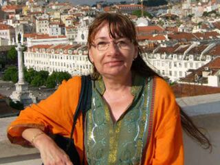Foto: Bribri im Urlaub hoch oben vor Lissabonner Stadtkulisse im Hintergrund.