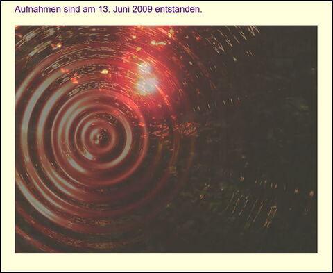 Bildschirmfoto: Das Foto wird mit einem Wassertropfen animiert und baut sich langsam wellenartig auf.