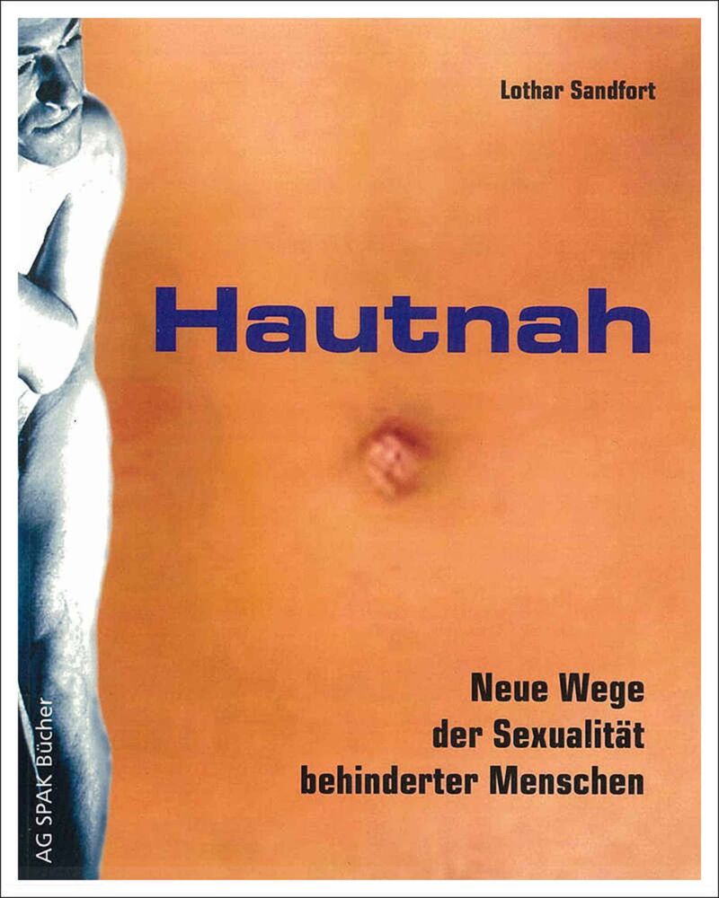Scan: Ein Bauchnabel in farbiger Nahaufnahme als Cover-Foto. Am linken Rand ein nackter behinderter Mann in s/w. Der Titel: "Hautnah" in blau.