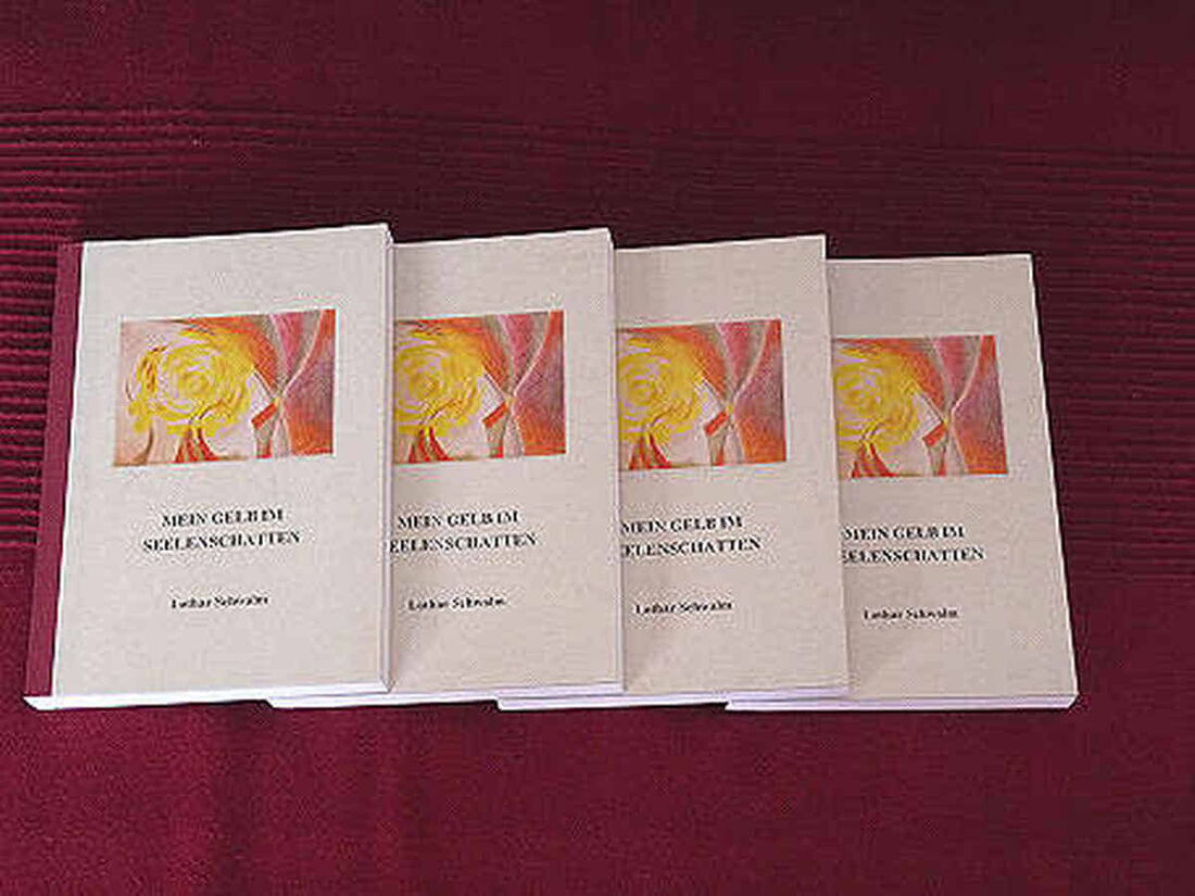 Foto: Hier liegen vier Exemplare meines zweiten Buches versetzt übereinander auf meinem Sofa.