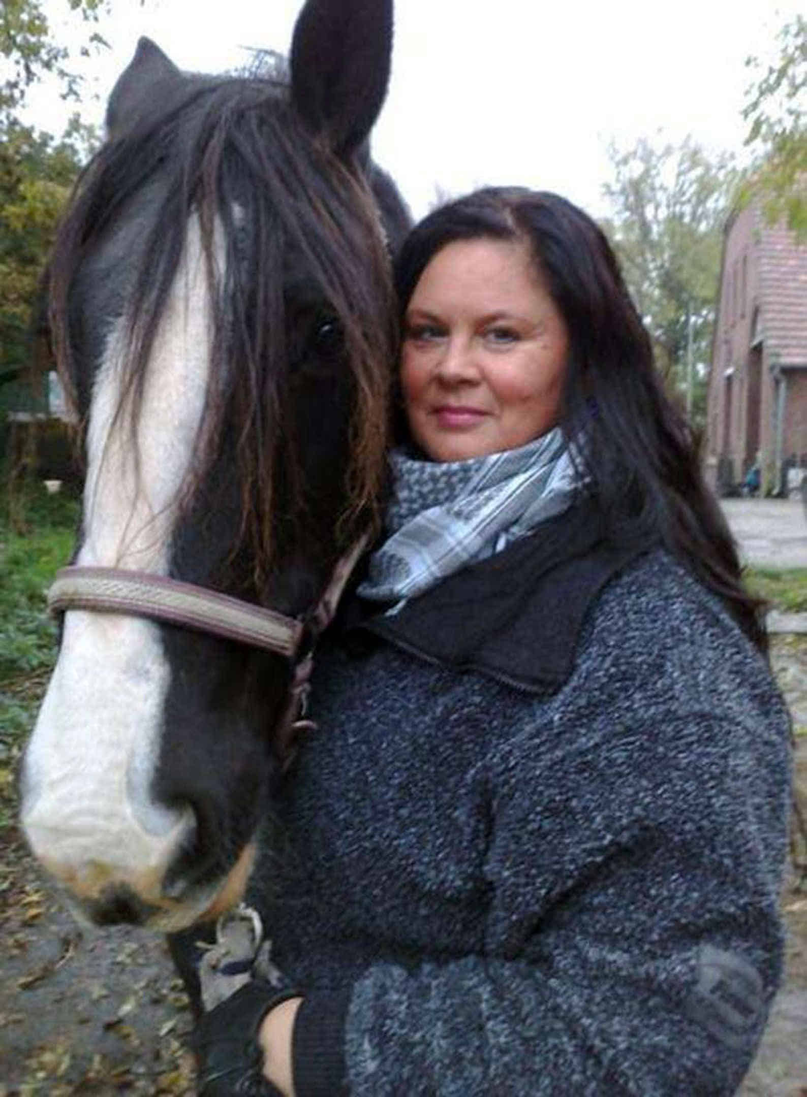 Foto: Suta Wanji mit ihrem Pferd Buffy.